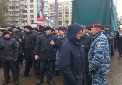 Біля ЦВК у Києві збирається мітинг проти фальсифікацій (фото, відео)