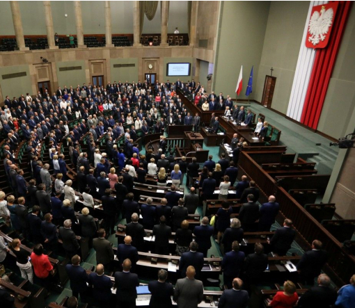 Польські депутати скоротили власні зарплати на 20%