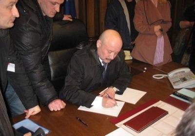 Проросійські активісти змусили новопризначеного губернатора Луганська подати у відставку