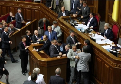 11 народних депутатів відкликали свої голоси за закон про мови
