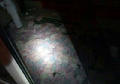 У Києві грабіжник зламав банкомат і змусив безперервно видавати гроші