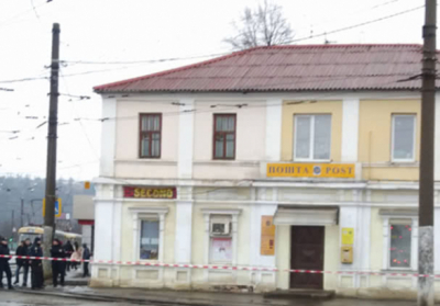 В Харькове мужчина со взрывчаткой захватил отделение 
