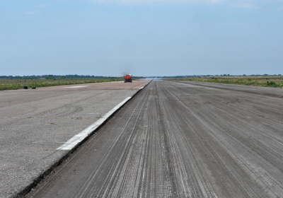 У Черкаському аеропорту зріжуть асфальт для погашення боргів із зарплати

