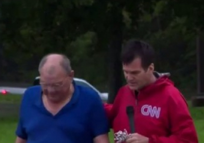 Журналіст CNN в прямому ефірі врятував чоловіка під час повені