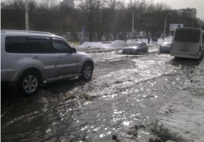 Сніг у Києві буде танути повільно, тому ризик підтоплення менший, - Азаров