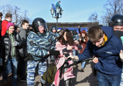 В Росії неповнолітнім можуть заборонити брати участь в акціях протесту 