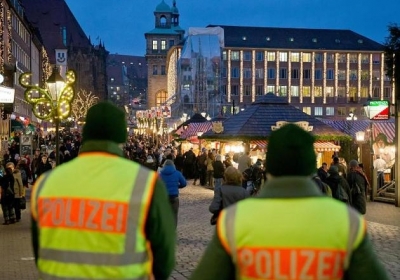 Підозрюваний у скоєні теракту в Німеччині в бігах і може мати спільників
