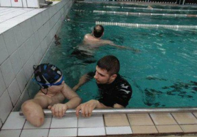 Хлопчик, покалічений в зоні АТО, виграв чемпіонат з плавання 