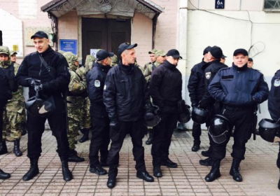 Полиция штурмом зашла в киевский офис ОУН - ВИДЕО (ОБНОВЛЕНО)