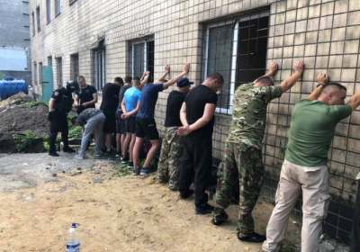 20 чоловіків зі зброєю намагалися захопити підприємство в Одесі