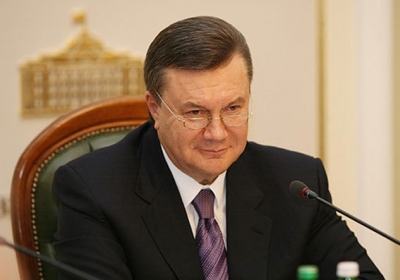 Янукович вирішив не ризикувати і вивести у Facebook свою адміністрацію 