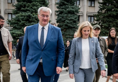 Глава МЗС Австрії приїхала на Одещину, яку вночі масовано атакувала рф