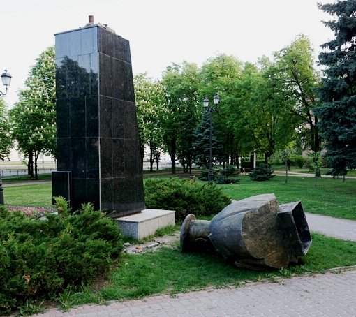 Мер Харкова вимагає взяти під охорону пам'ятники і братські могили борців із фашизмом