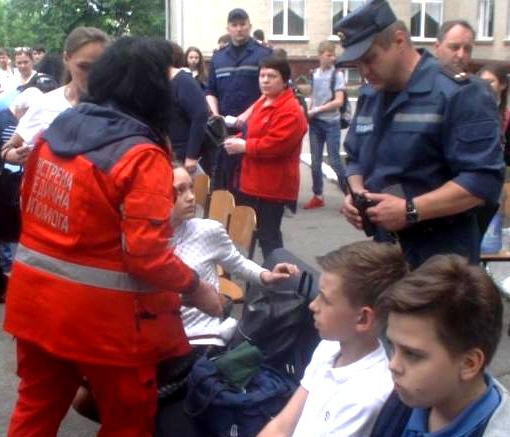 Спасатели не обнаружили опасных веществ в харьковской школе, с которой госпитализировали детей