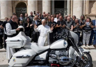 Папа Римський продав ексклюзивний мотоцикл BMW