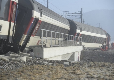 В Швейцарии столкнулись два поезда. Около 50 человек ранены