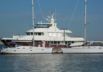 Біля берегів Туреччини багатії катаються на розкішній яхті Януковича