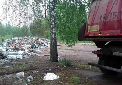 На Київщині знайшли львівське сміття на території колишнього дитячого табору