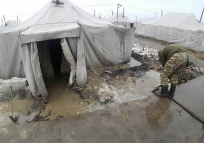 На Миколаївщині після танення снігу військовий полігон затопило брудом - ФОТО
