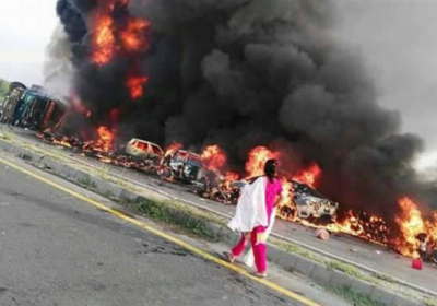 Вибух бензовозу в Пакистані: понад 120 людей згоріли заживо
