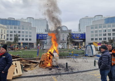 Європейські фермери заблокували тракторами рух у центрі Брюсселя – Politico