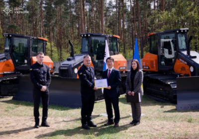 Південна Корея передала партію інженерної техніки для ДСНС України