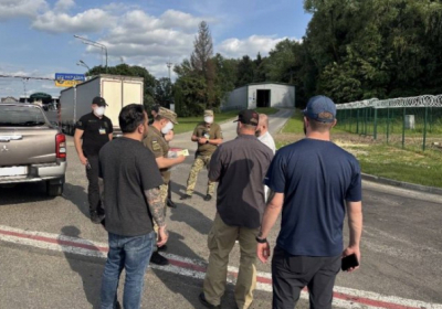 Імміграційна служба США заявила про депортацію українців