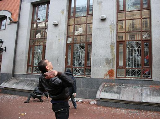 Полиция проверяет, кто крушил здания в Киеве