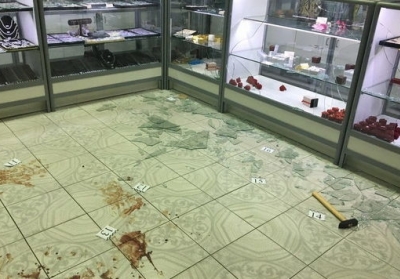 В Киеве во время ограбления ювелирного магазина охранник получил огнестрельное ранение
