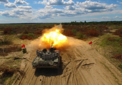 Україна і росія намагаються захистити бойові танки від дронів – Defense News