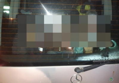 Во Львове пьяная женщина везла троих детей в багажнике