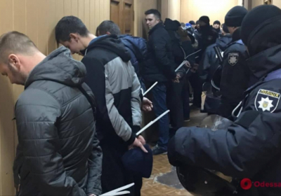 В Одесі правоохоронці побили ультрас за банер 