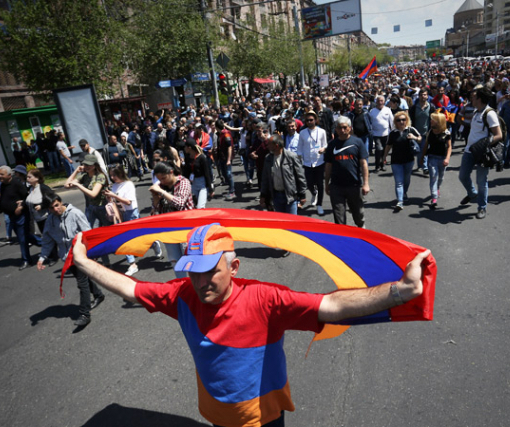 В Армении из-за протестов сорвано заседание парламента
