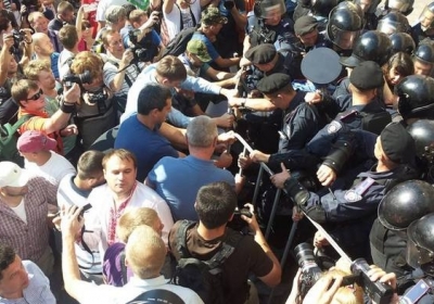 У міліції не знають, чому нардепів та журналістів не пускали до Київради