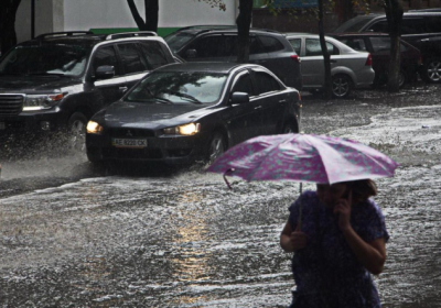 Потужна злива з градом підтопила Дніпро, - ВІДЕО