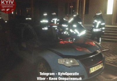 Уночі в Києві згоріли три машини 
