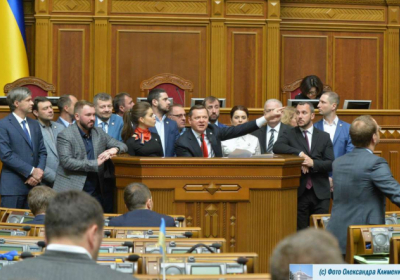 Радикальна партія заблокувала трибуну у ВРУ - вимагають пільг для чорнобильців
