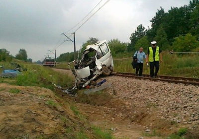 У Польщі потяг протаранив мікроавтобус: загинуло 8 українців