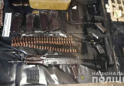 Нацполиция изъяла арсенал оружия из гаража в Мариуполе