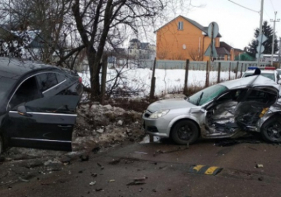 Під Києвом чоловік на авто з гранатами тікав від поліції і влетів в Opel: загинув водій