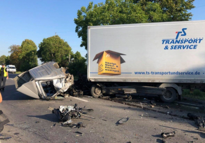 Масштабное ДТП на Закарпатье: столкнулись грузовик и две легковушки, - ФОТО