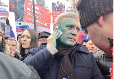 Марш Нємцова: опозиціонера Касьянова облили зеленкою

