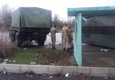 На Миколаївщині автомобіль Нацгвардії в'їхав у зупинку, загинула дівчина 