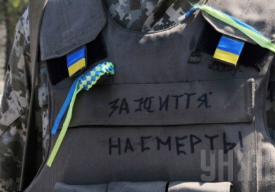 Один украинский военных погиб, один ранен, - штаб АТО