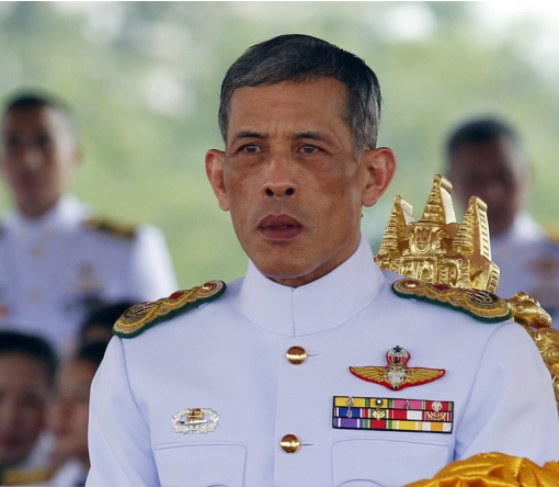 Мешканці Таїланду більше не побачать свого короля в майці на Facebook