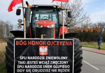 Польські фермери влаштували тракторні пробіги дорогами країни