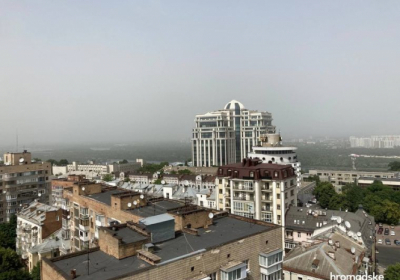 В Киеве значительно ухудшилась видимость через облако песка, которую принесло в столицу из Астраханских степей, 22 июня 2021 Фото: hromadske