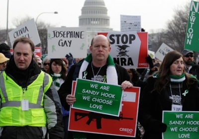 Тисячі американців протестували проти вільного продажу зброї