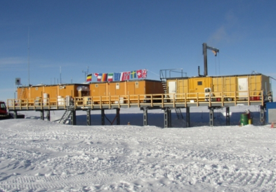Учені знайшли в антарктичному снігу свіжий попіл наднової зірки