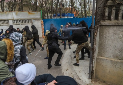 Поліція Одеси затримала 19 осіб за участь у масовій бійці на будові в Аркадії
